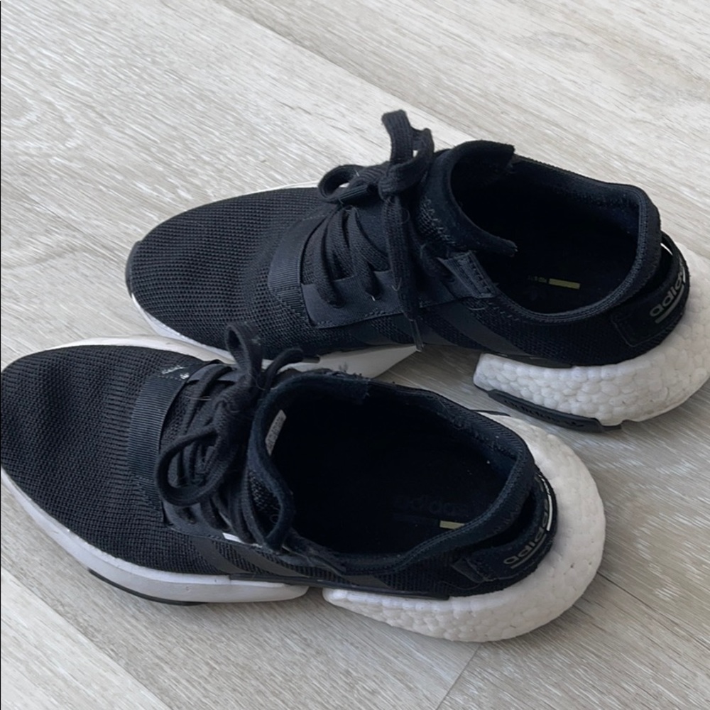 Stylish ADIDAS POD S3.1 size 7 in good condition